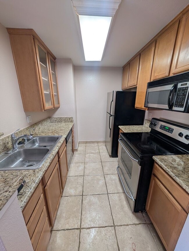 Building Photo - Upgraded UTC Condo in Quiet, Serene Setting