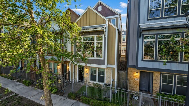 Photo - 1812 Dennis St