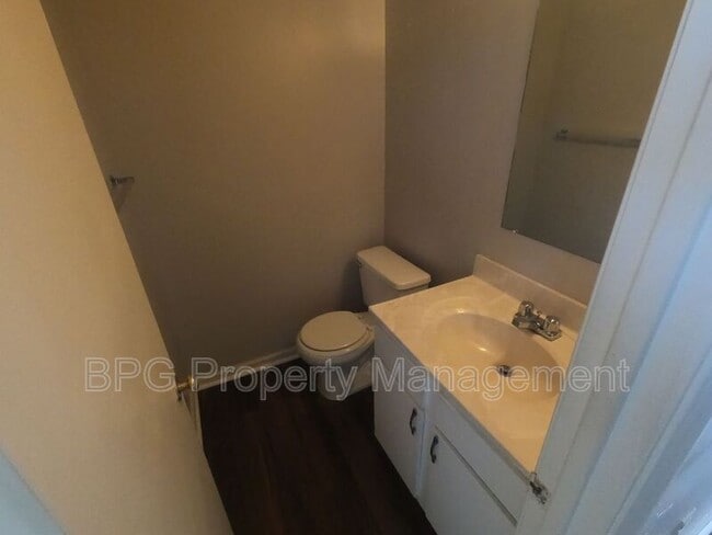 Photo - 605 Hamlet Ave Unit I