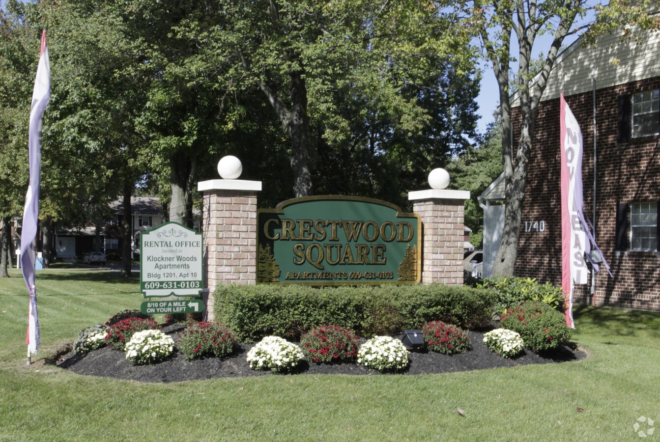 Photo - Crestwood Square Apartments