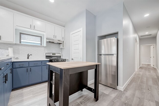 Building Photo - 6725 Avenue K Unit B