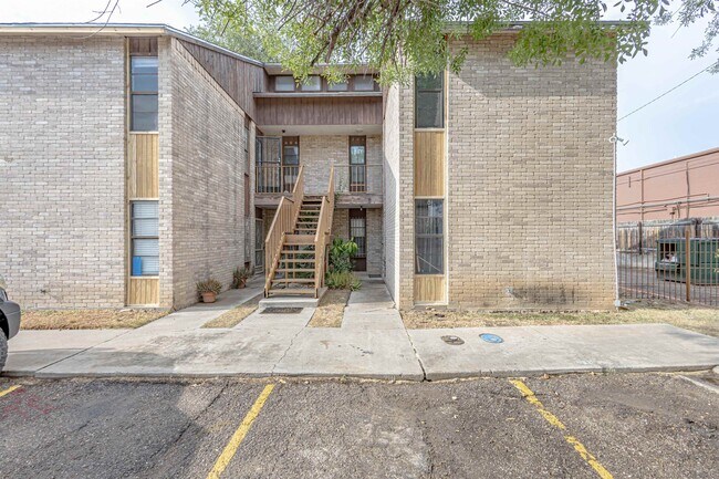 Building Photo - 100 Hillside Rd Unit 201