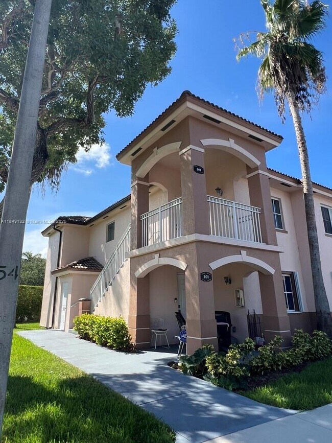 Photo - 2731 SE 12th Pl Unit 201
