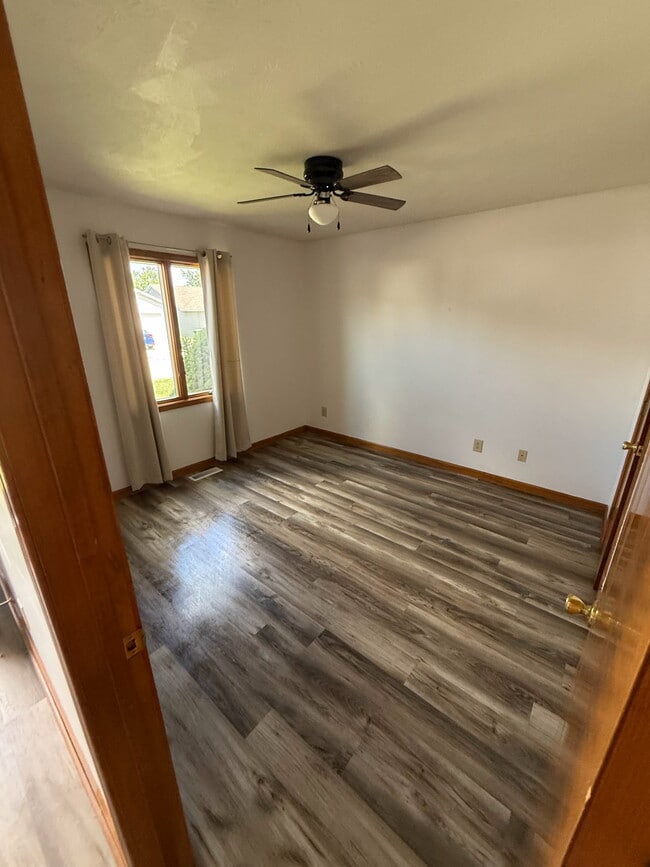 Photo - 801 W Gaston Dr