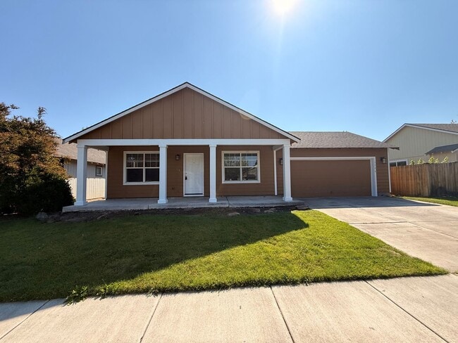 Building Photo - CHARMING SINGLE-LEVEL HOME IN A BEAUTFUL WELCOMING NEIGHBORHOOD!!!