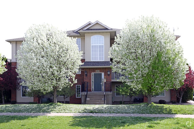 Building Photo - Eagles Crest Apartments