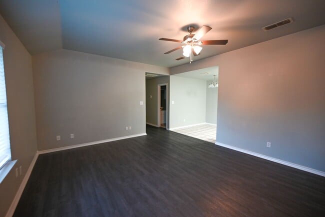 Photo - 606 N Sewell Dr
