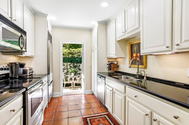 Photo - 380 Cocoanut Row