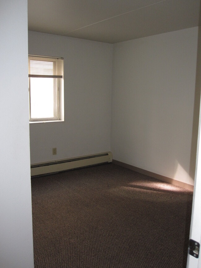 518 W Main St