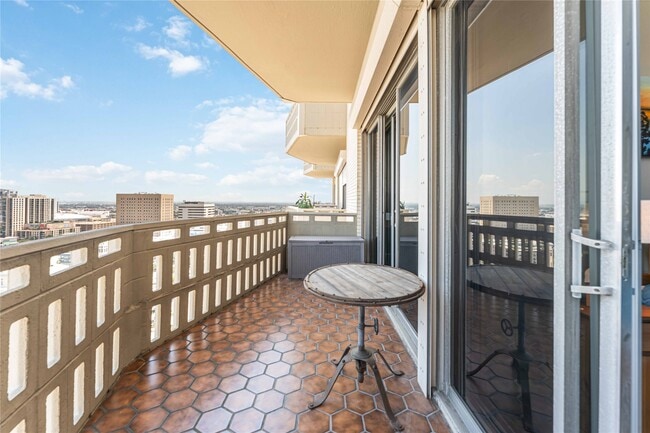 Building Photo - 2016 Main St Unit 2305 Rental
