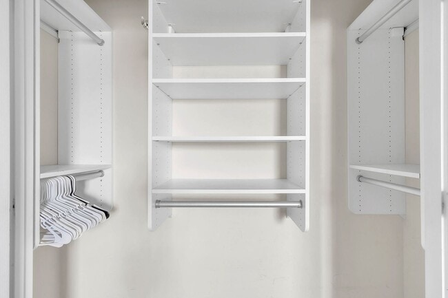 Photo - Follow the Yellow brick Road to 4906