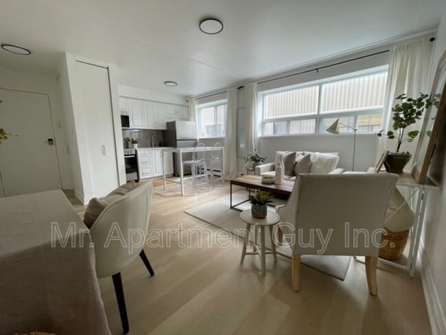 Building Photo - 1284 Fennell Ave E Unit Suite 8