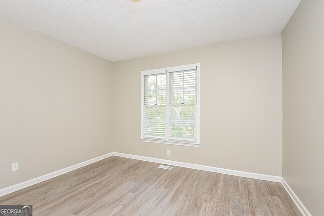 Photo - 19 Widgeon Way SW