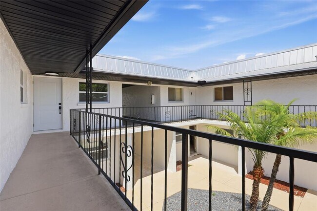 Photo - 4460 Oakley St