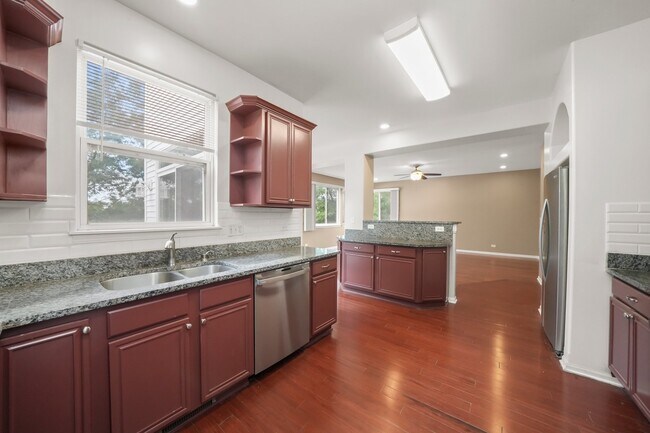 Photo - 3251 Thunderbird Ct E