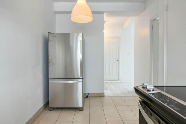 Photo - 809 Av. Bloomfield Unit 701