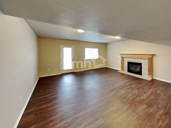 917 Longleaf Dr