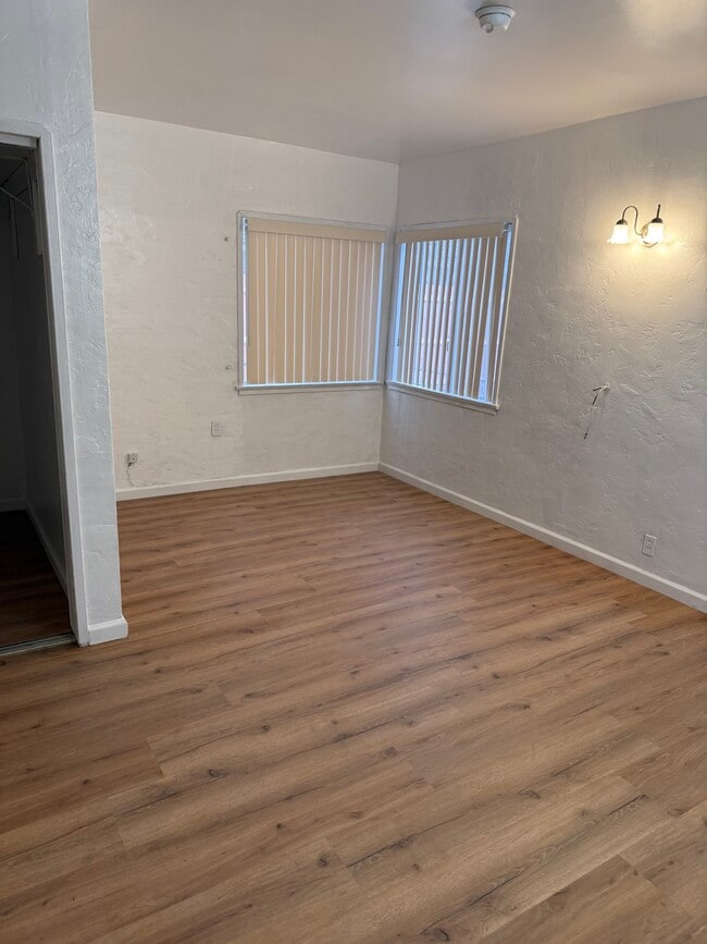 Dormitorio principal - 112 E 69th Way Unidad 112