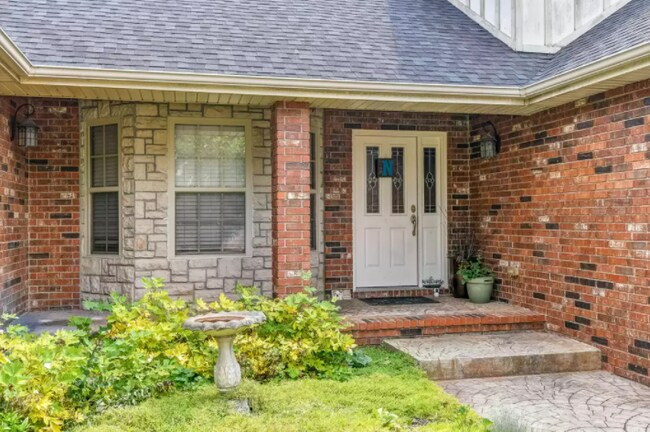 Photo - 358 E Sequoia St