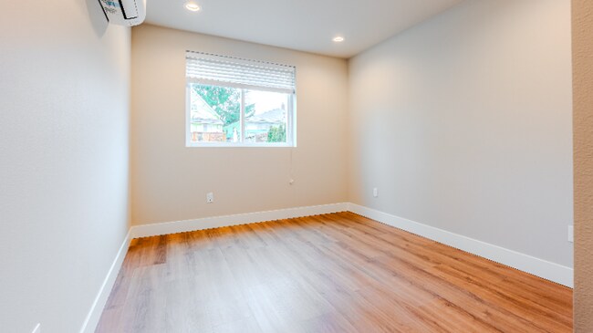 Photo - 2106 Oakes Ave Unidad C