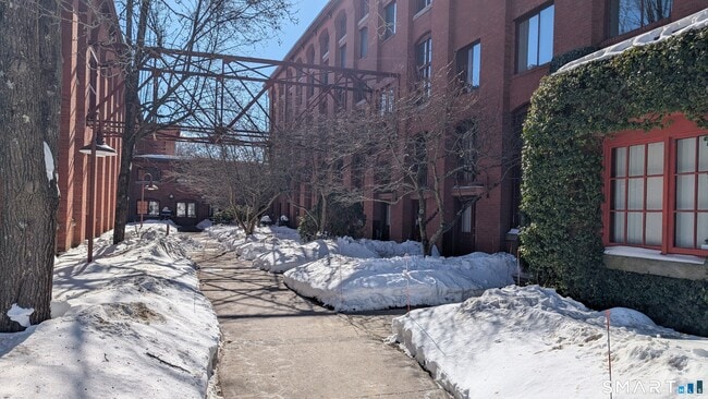 Photo - 839 Main St Unidad APT 98