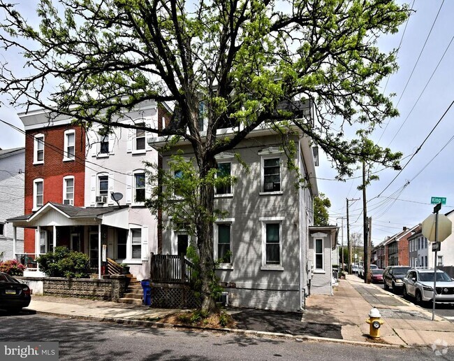 Building Photo - 563 King St Rental