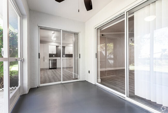 2BR, 2BA - 1,247SF