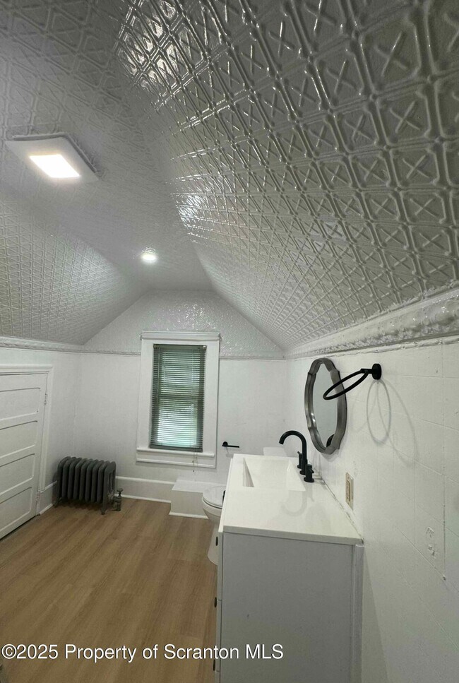 Photo - 455 Leggett St