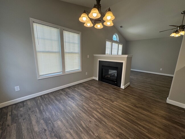 Photo - 124 Crestwood Dr