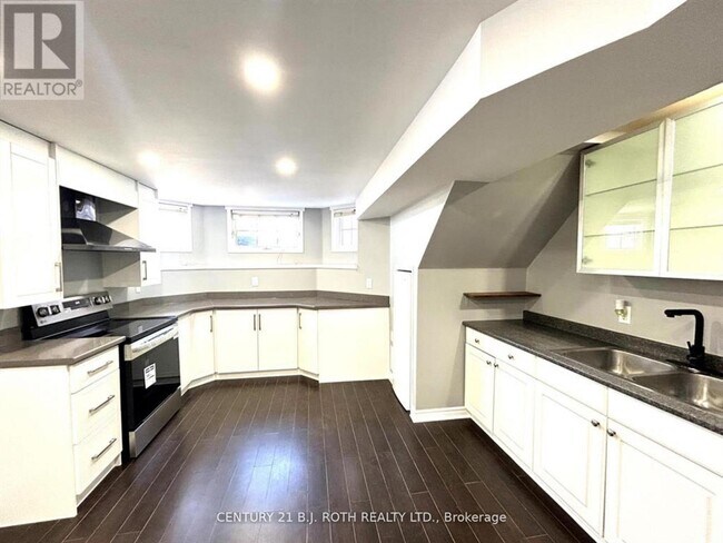 Photo - 140 Monique Crescent