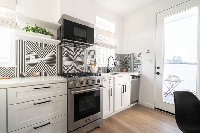 Photo - 1618 32nd St Unit A