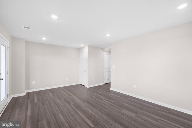 Photo - 569 Seeback Dr