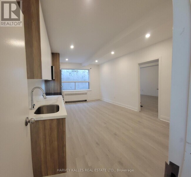 Photo - 1980 Eglinton Ave W