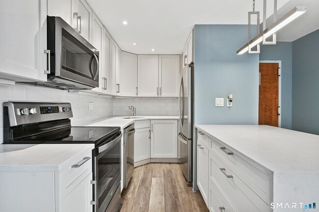 Photo - 60 Strawberry Hill Ave Unidad 318