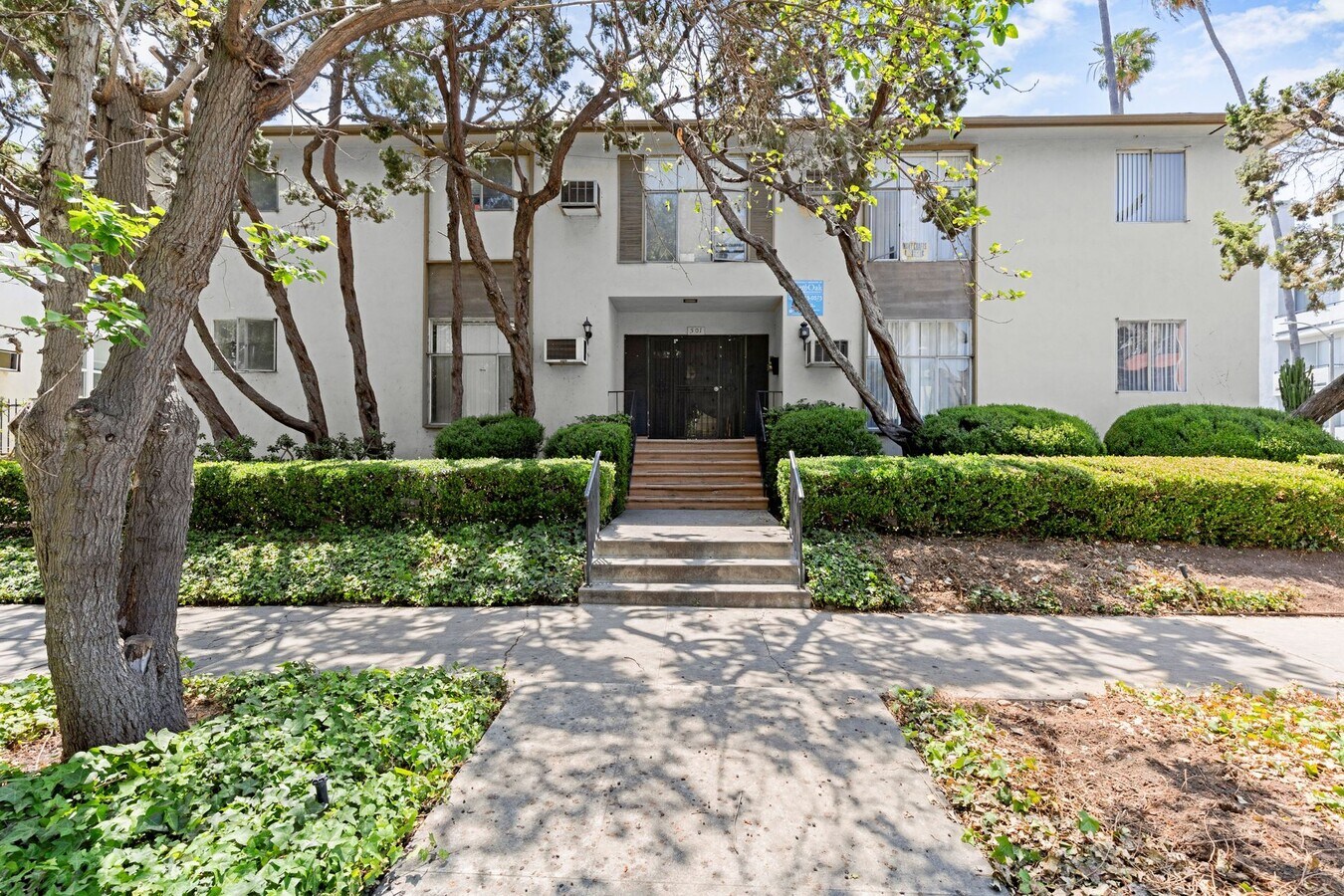 Newly Remodeled Apartments in the Heart of LA - Newly Remodeled Apartments in the Heart of LA