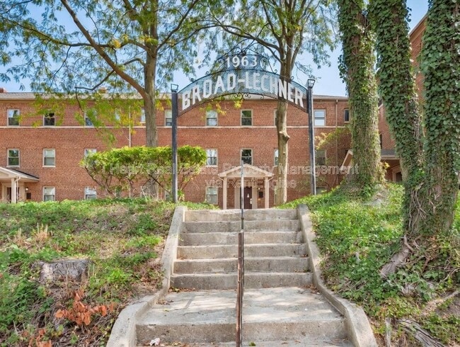 Photo - 1963 W Broad St Unidad 08