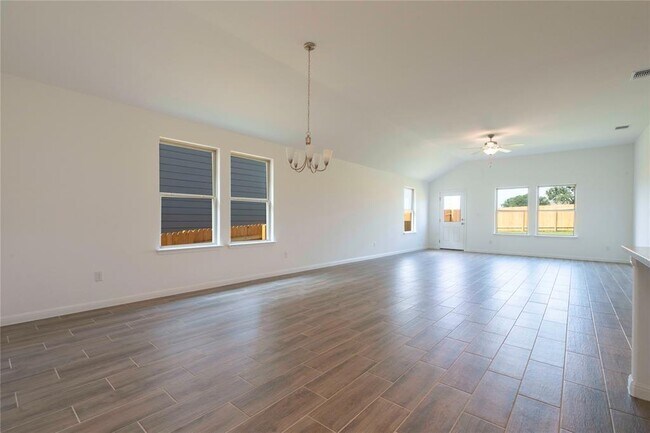 Photo - 113 Caterpillar Ln