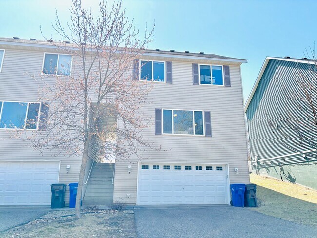 Photo - Updated 3bed 3bath End Unit Townhome w’Great Views
