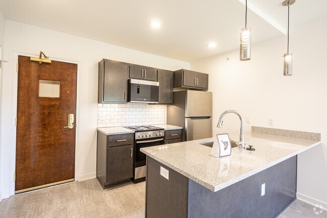 The Aurora Lights- 1BR, 1BA