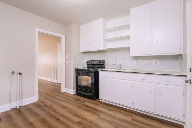 Photo - 208 E Geer St