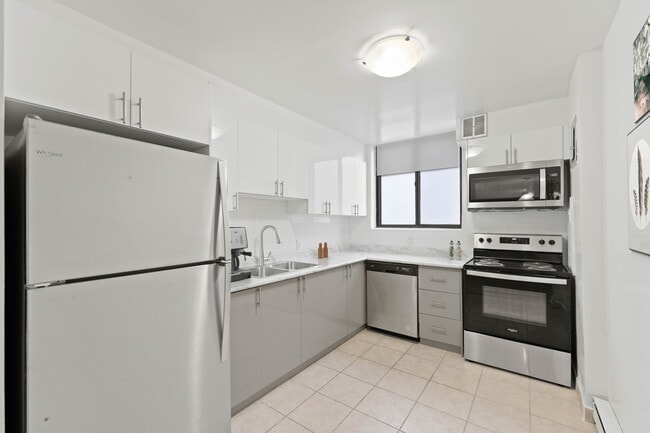 Building Photo - 130 & 140 Lincoln Road