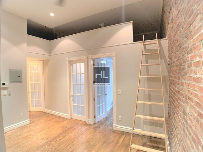 Photo - West 14th Street Unidad 2F