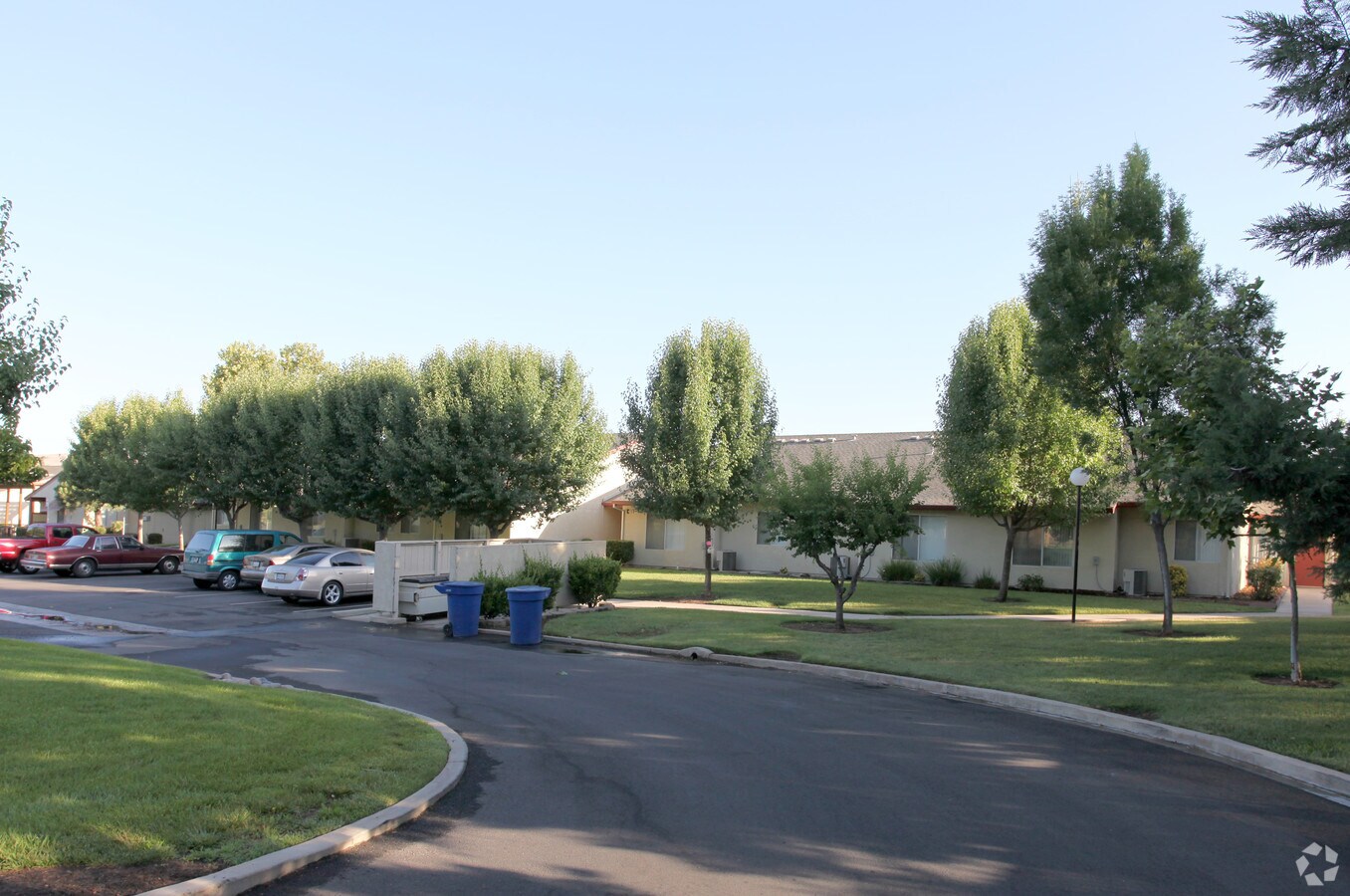 Photo - Woodlake Manor Apartments