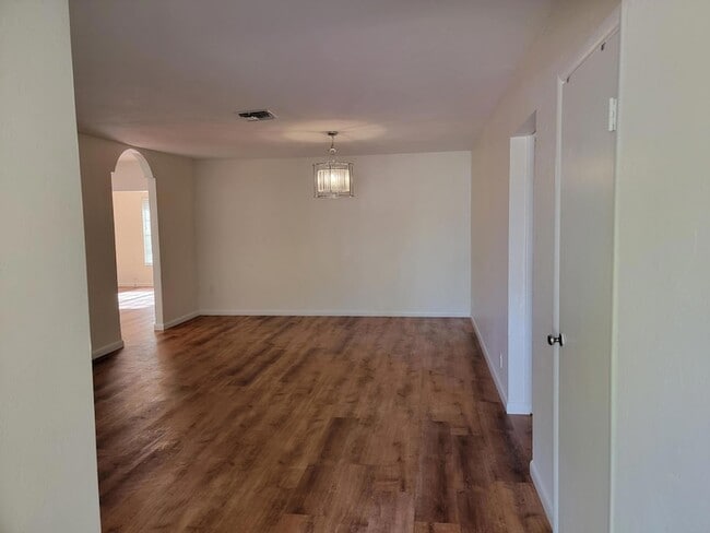 550 SW 38th Terrace