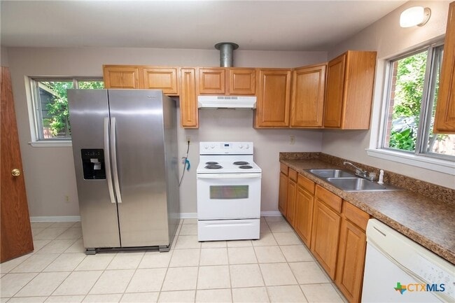 Photo - 409 Oak St