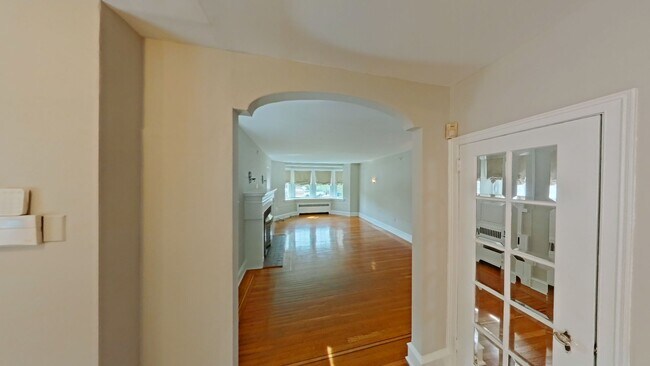 1905 W Olney Ave