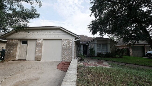 Photo - 22014 Grand Forks Dr House
