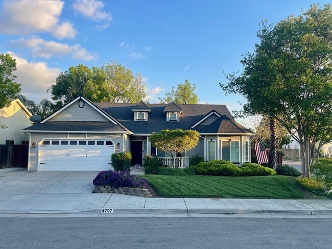 Building Photo - North West Fresno Modern/Updated Home, 3BR/2BA, Built 2004 - Lots of Amenities!