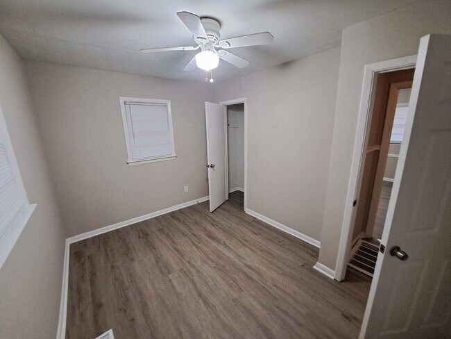 Photo - Cozy 3 bedroom with huge yard in College P...