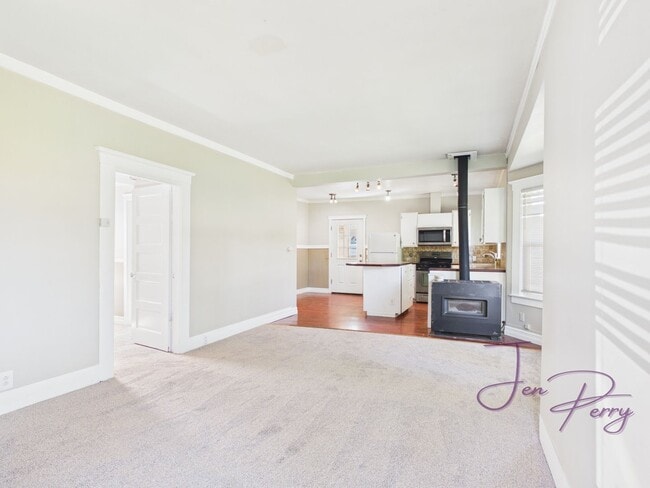 Photo - 1124 E Main St
